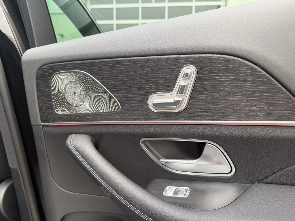 Used 2025 Mercedes-Benz GLS 450 4MATIC image 37