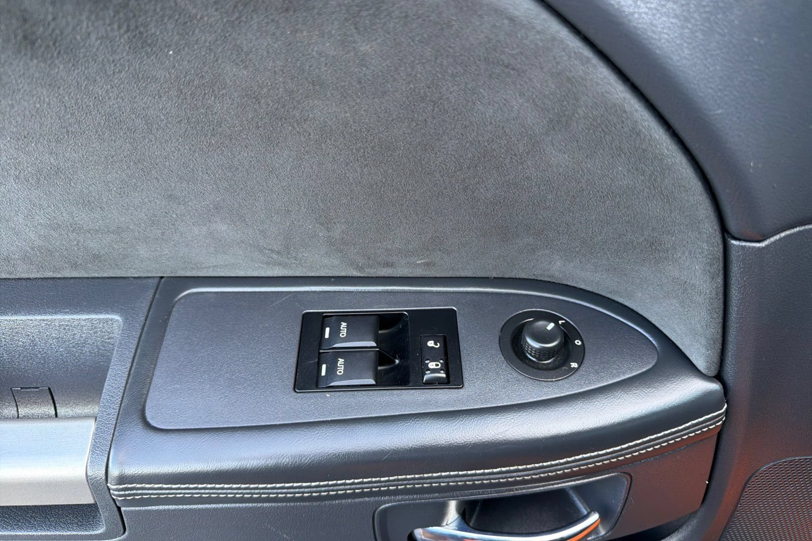 Used 2012 Dodge Challenger SRT8 w/ Premium Sound Group RWD image 10