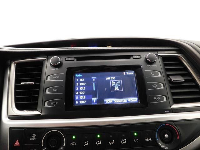Used 2017 Toyota Highlander LE image 29