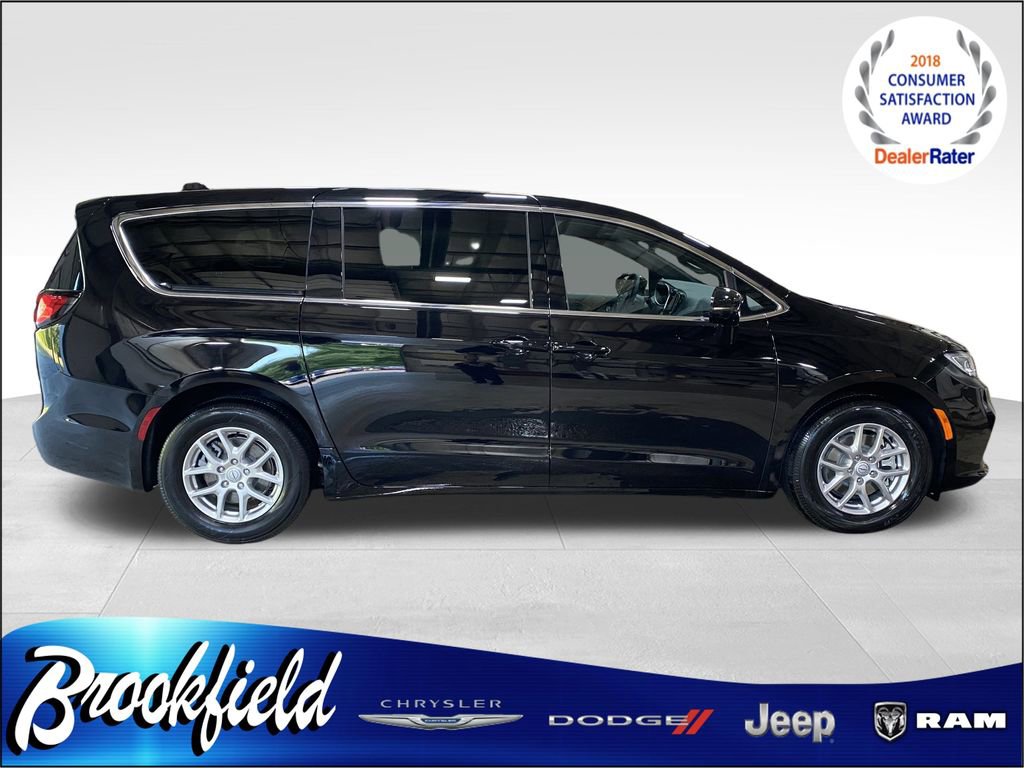 New 2026 Chrysler Pacifica Select image 7