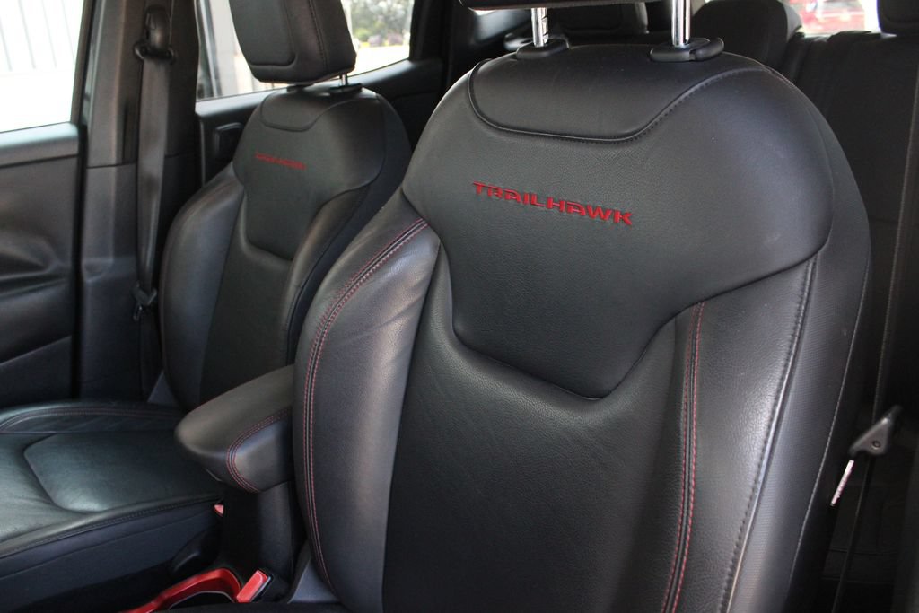 Used 2016 Jeep Renegade Trailhawk w/ Premium Trailhawk Package AWD/4WD image 5
