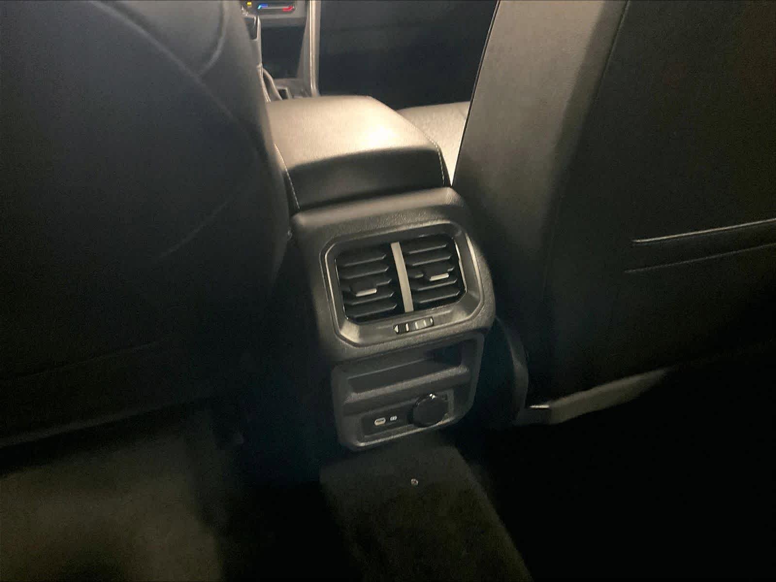 Used 2024 Volkswagen Tiguan SE R-Line AWD/4WD image 28