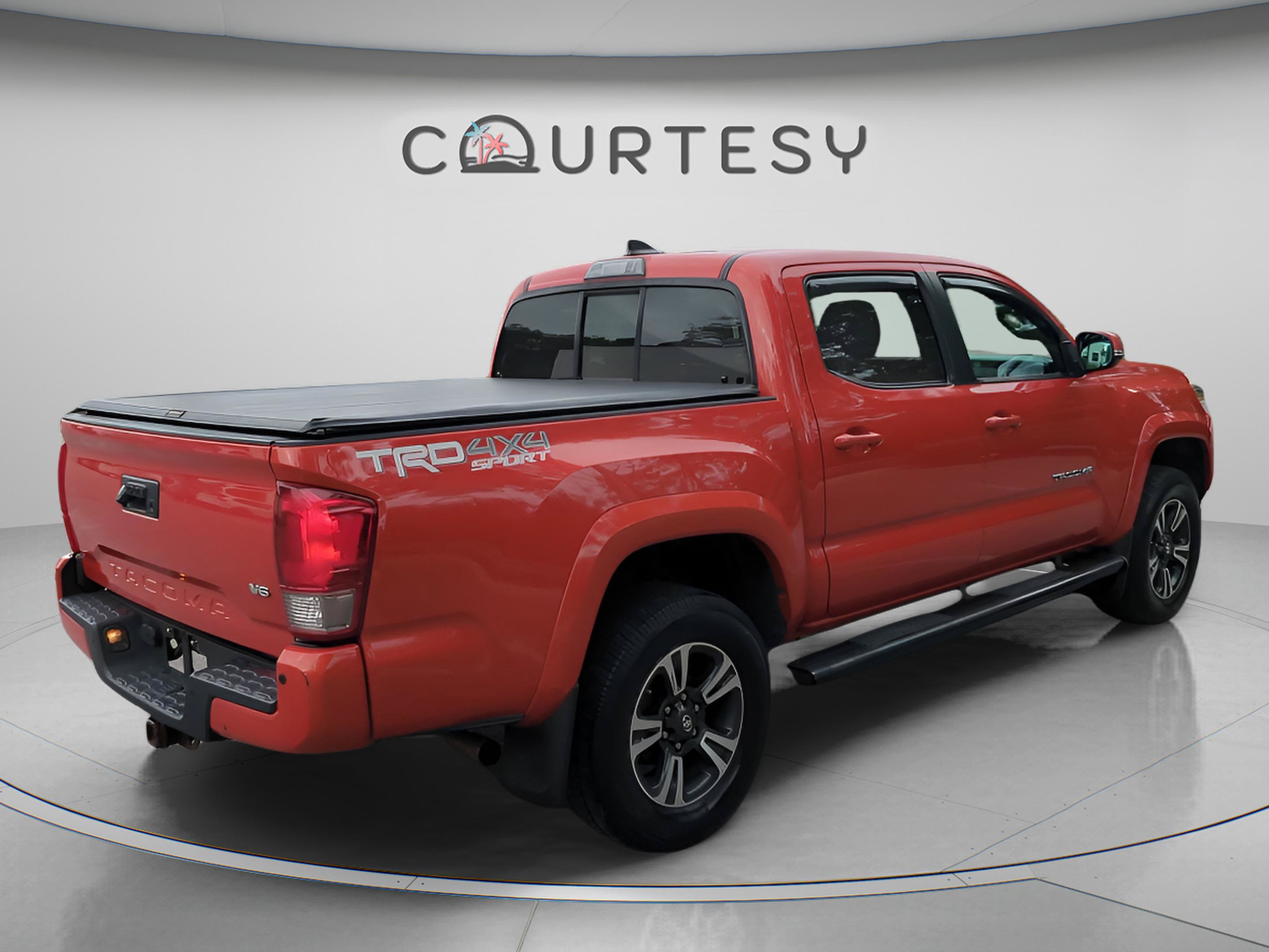 Used 2016 Toyota Tacoma TRD Sport w/ Premium & Technology Package AWD/4WD image 7