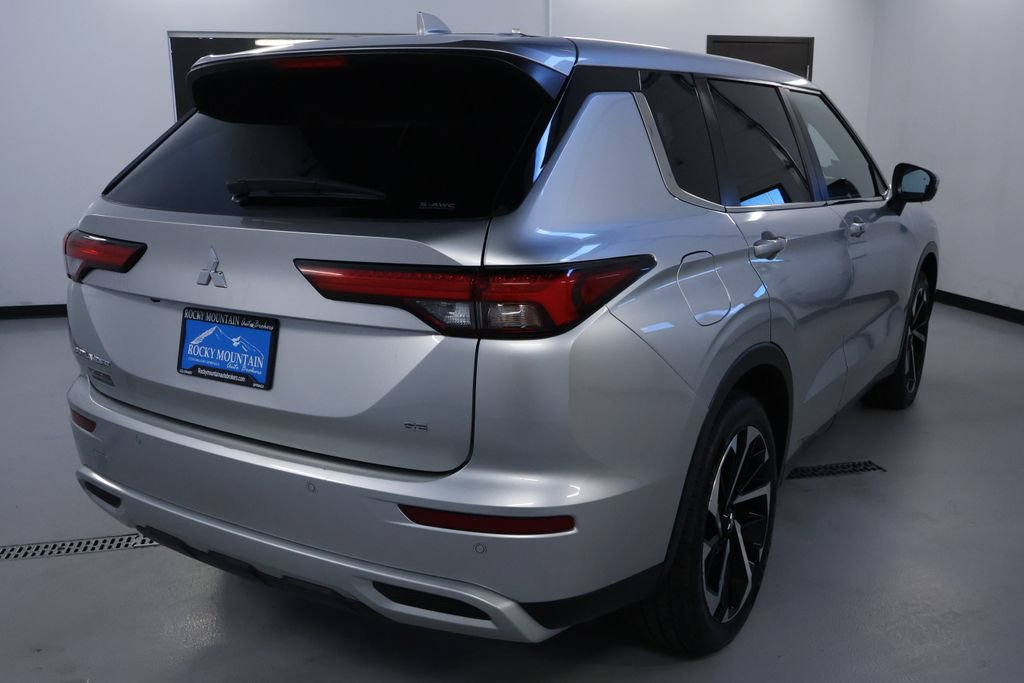 Used 2024 Mitsubishi Outlander SE image 7
