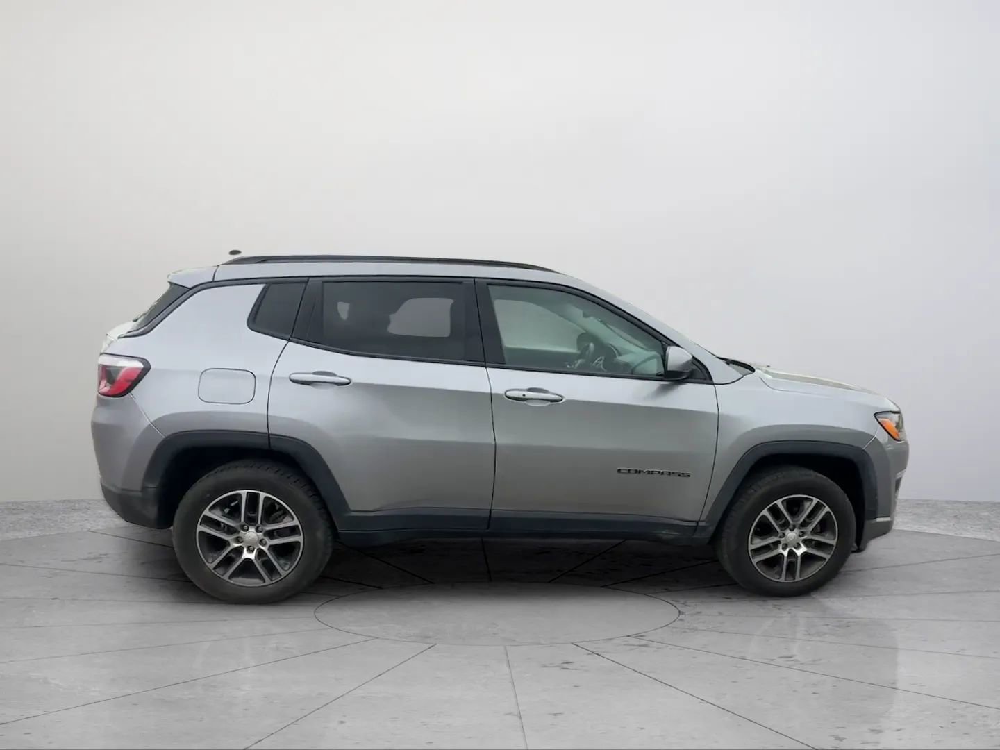 Used 2018 Jeep Compass Latitude w/ Popular Equipment Group AWD/4WD image 6