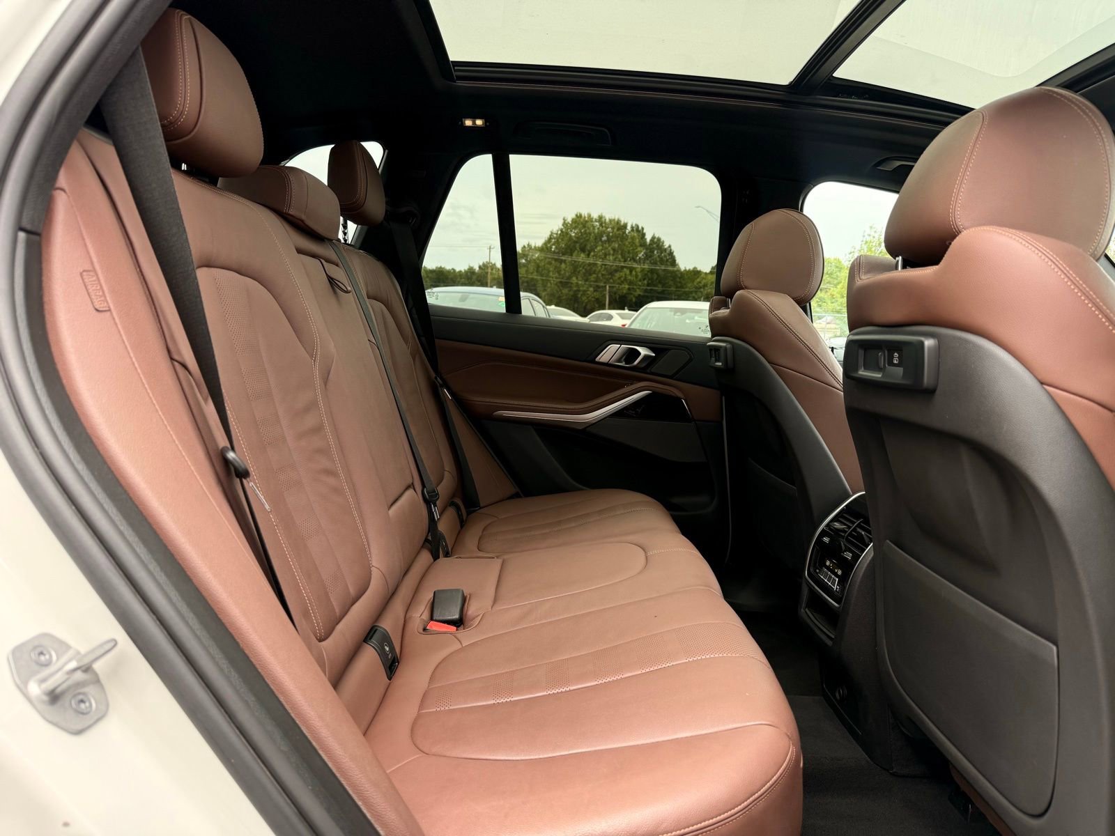 Used 2021 BMW X5 xDrive40i w/ M Sport Package image 26