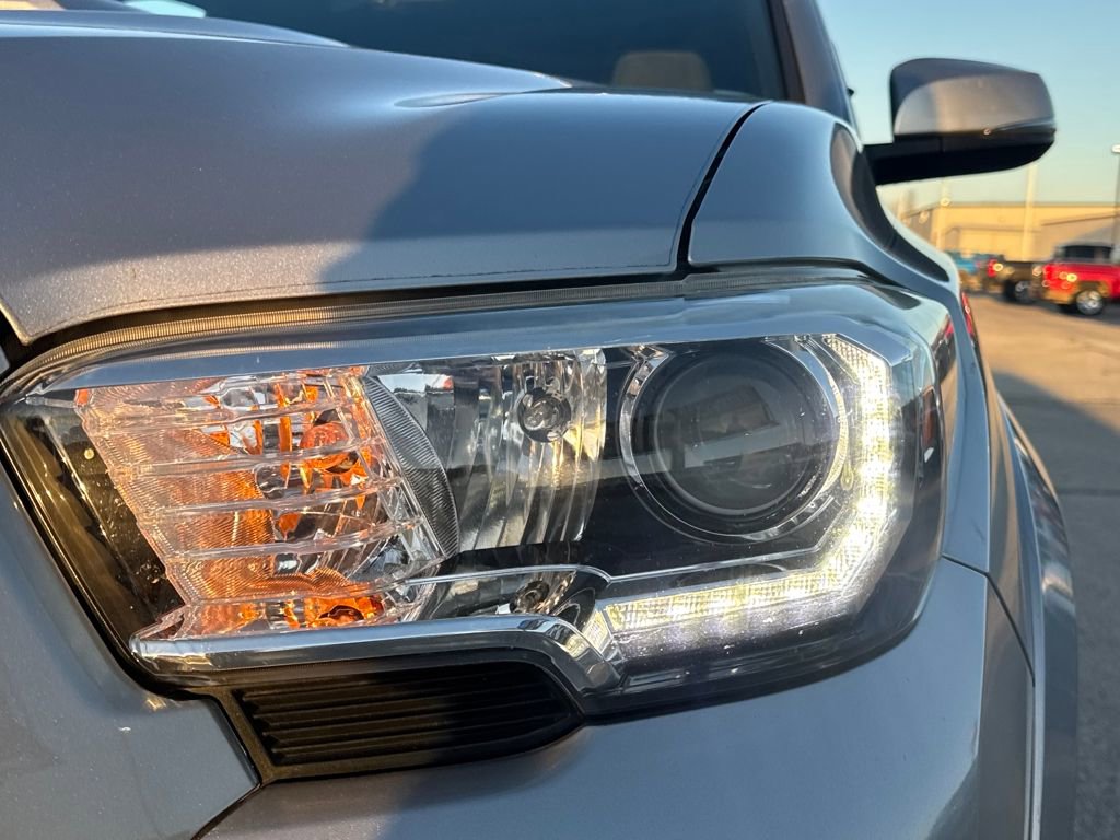 Used 2020 Toyota Tacoma TRD Sport image 10