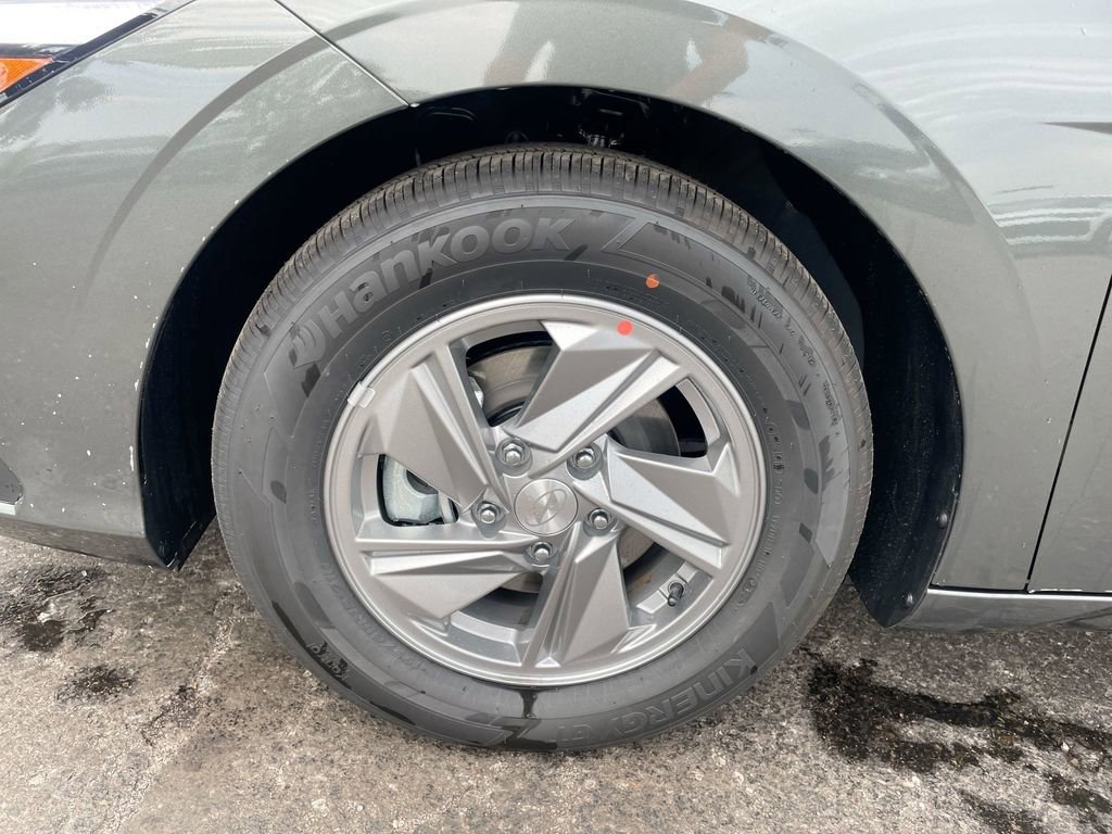Used 2025 Hyundai Elantra SE image 36