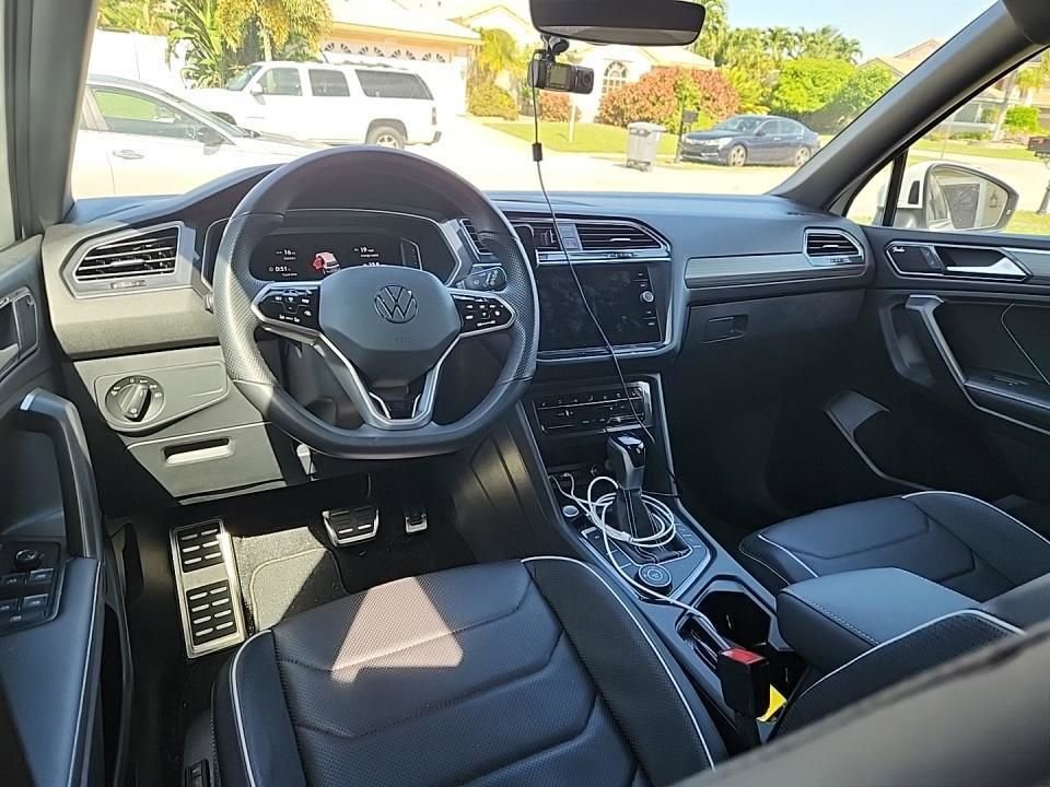 Used 2023 Volkswagen Tiguan SEL R-Line image 37