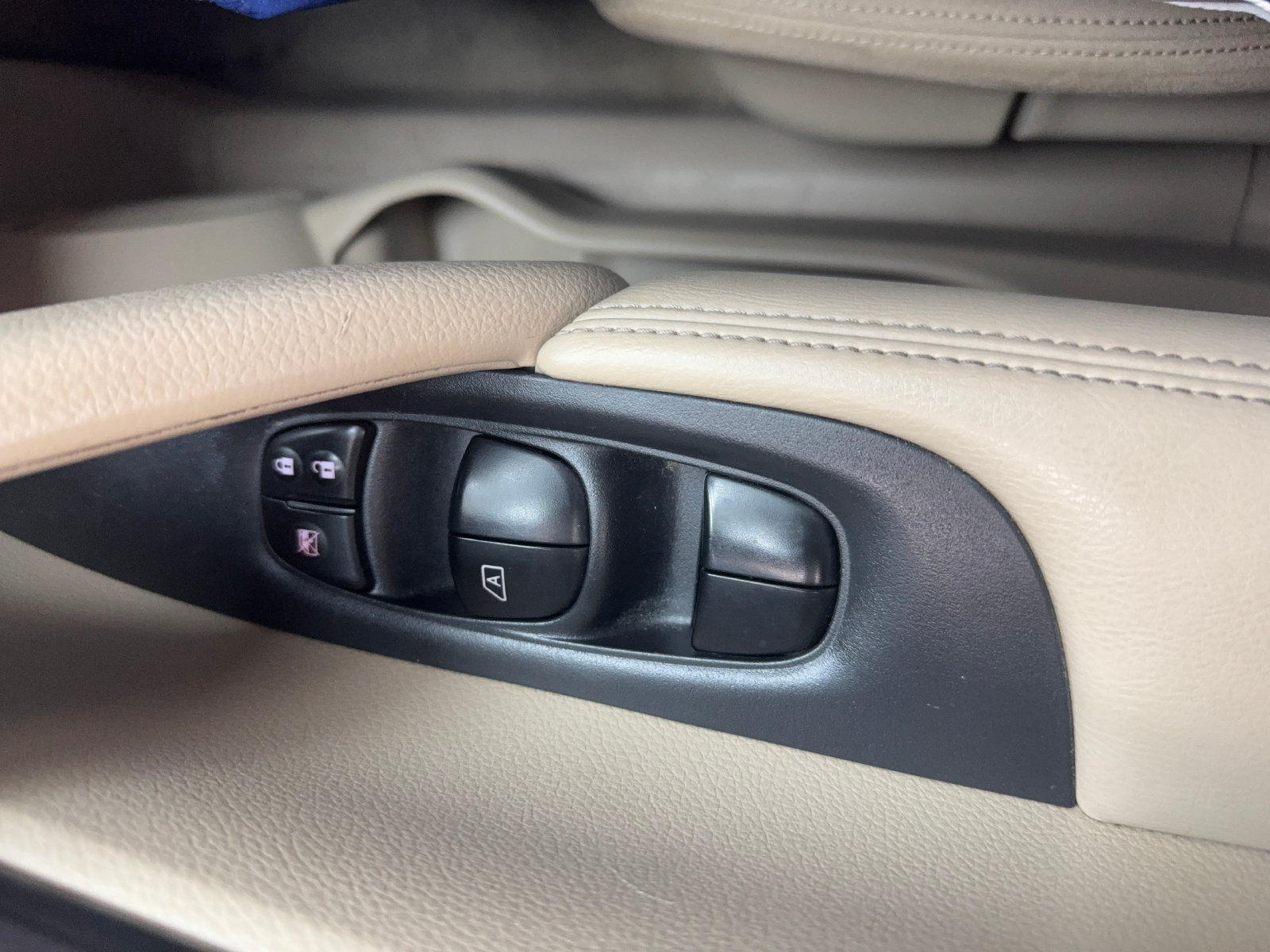 Used 2015 Nissan Rogue S FWD image 27