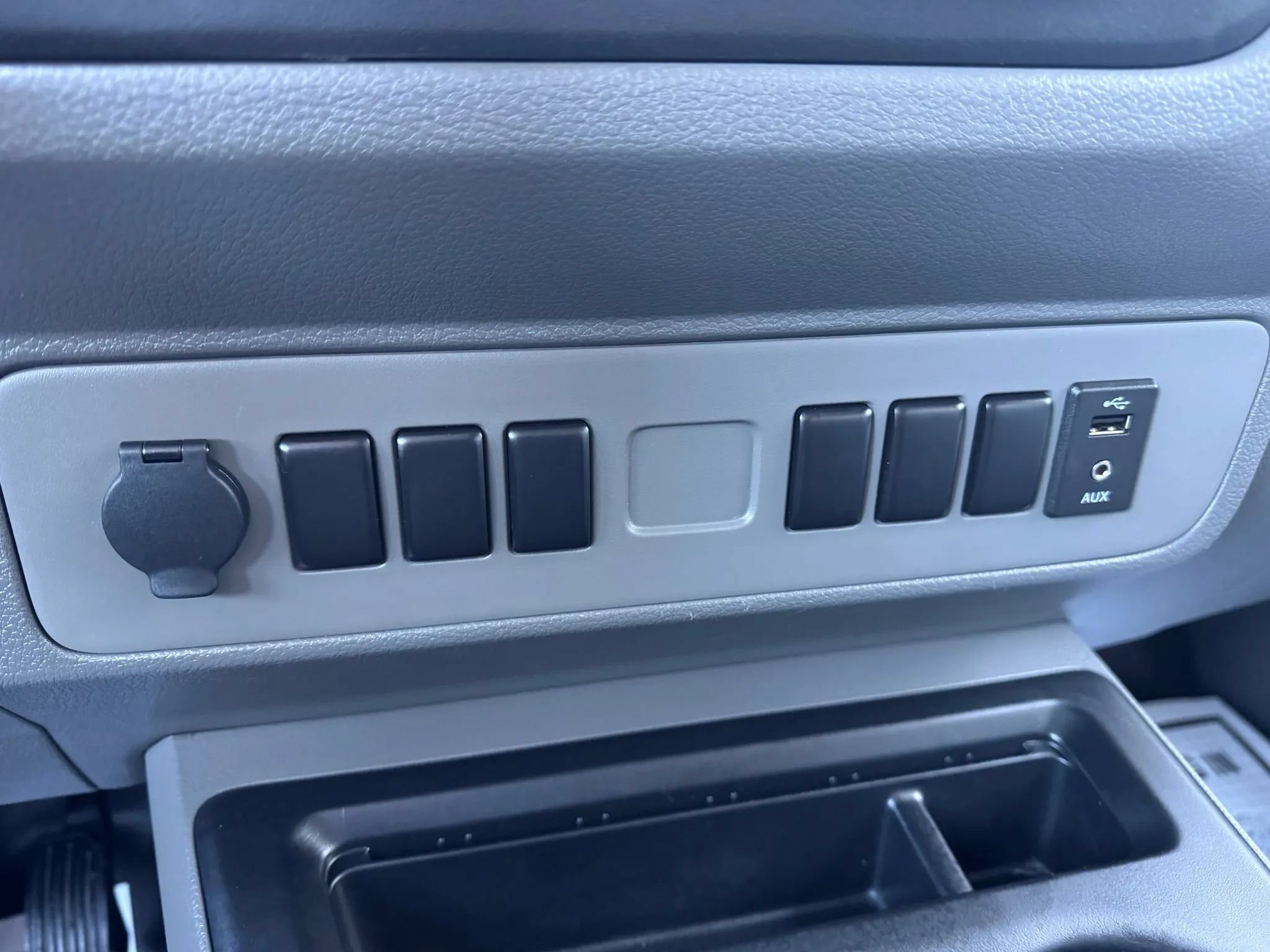 Used 2018 Nissan NV 3500 S RWD image 27
