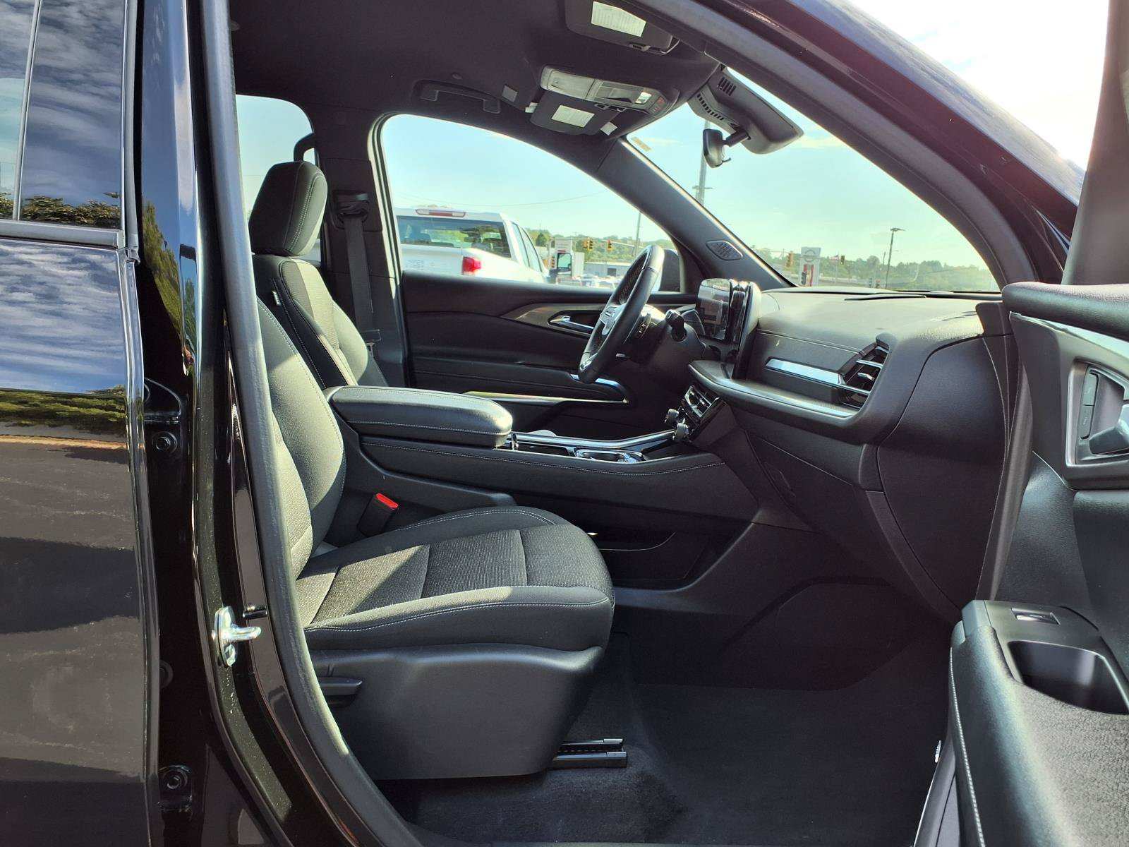 Used 2024 Chevrolet Traverse LT w/ Enhanced Driving Package FWD image 24