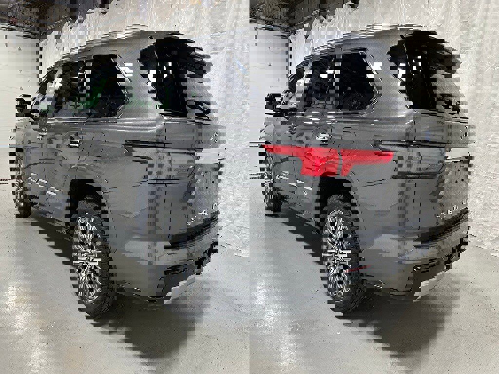 Used 2024 Toyota Sequoia Capstone image 5