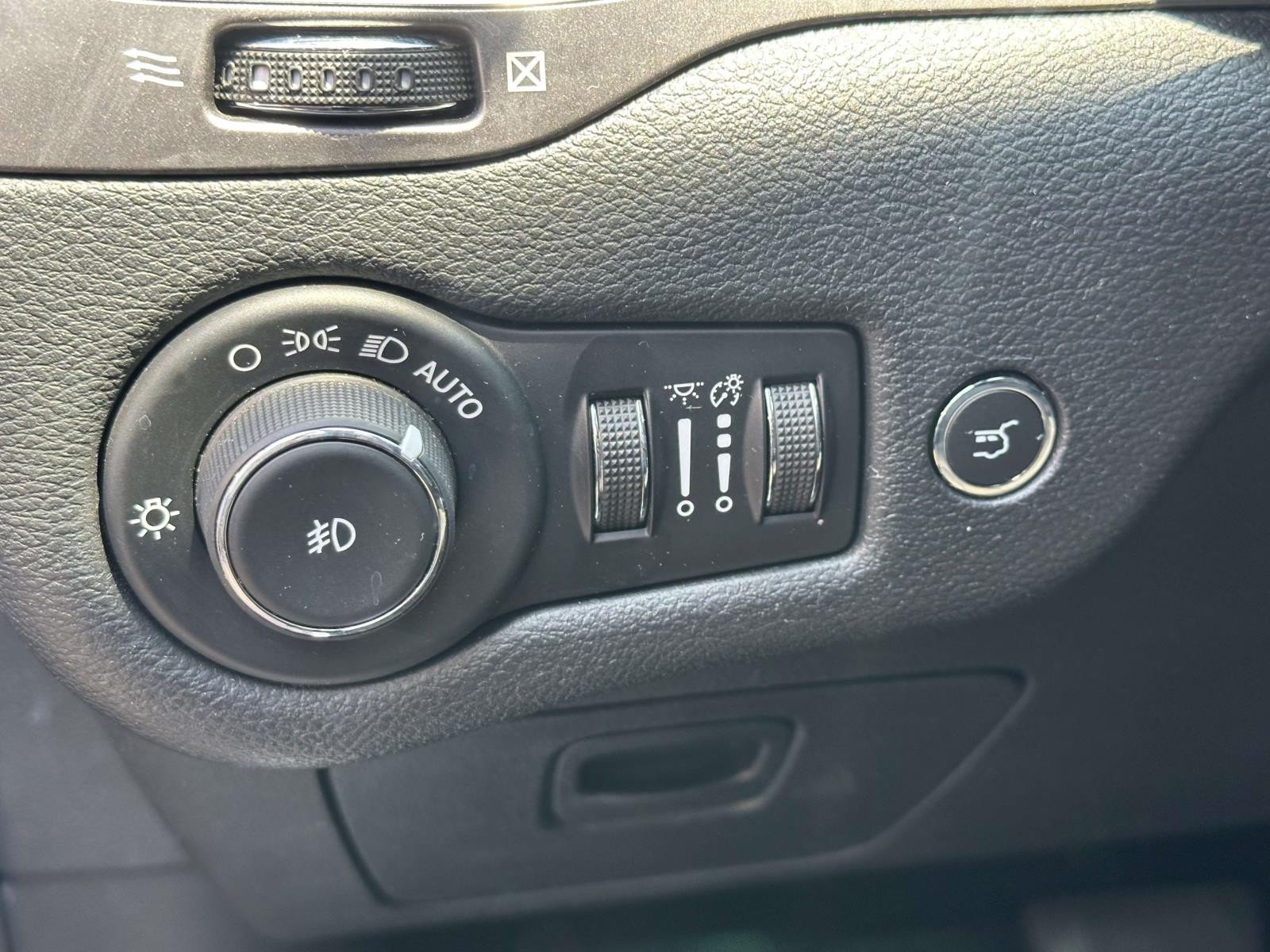 Certified 2020 Jeep Cherokee Limited AWD/4WD image 22