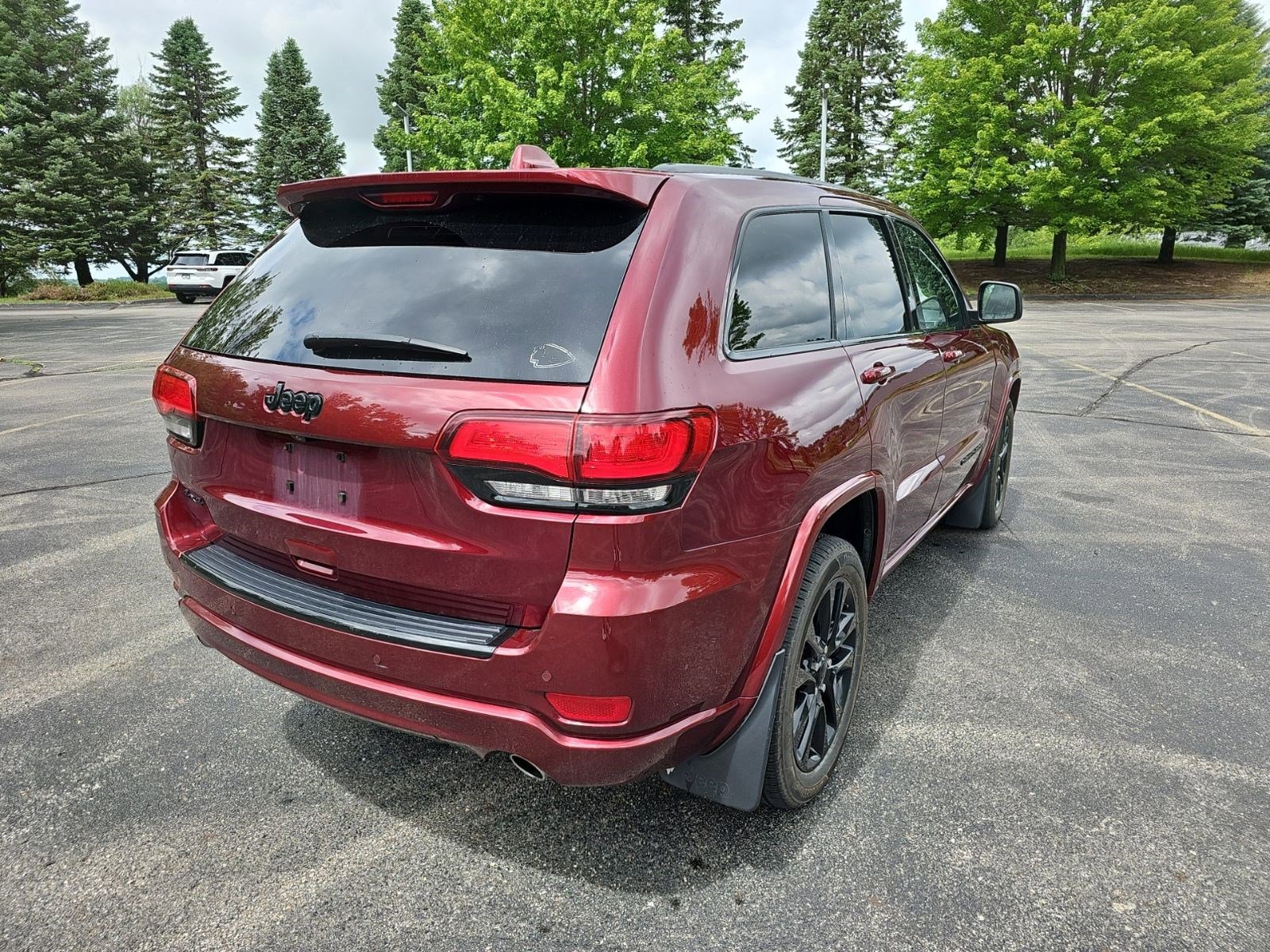 Used 2018 Jeep Grand Cherokee Altitude AWD/4WD image 6