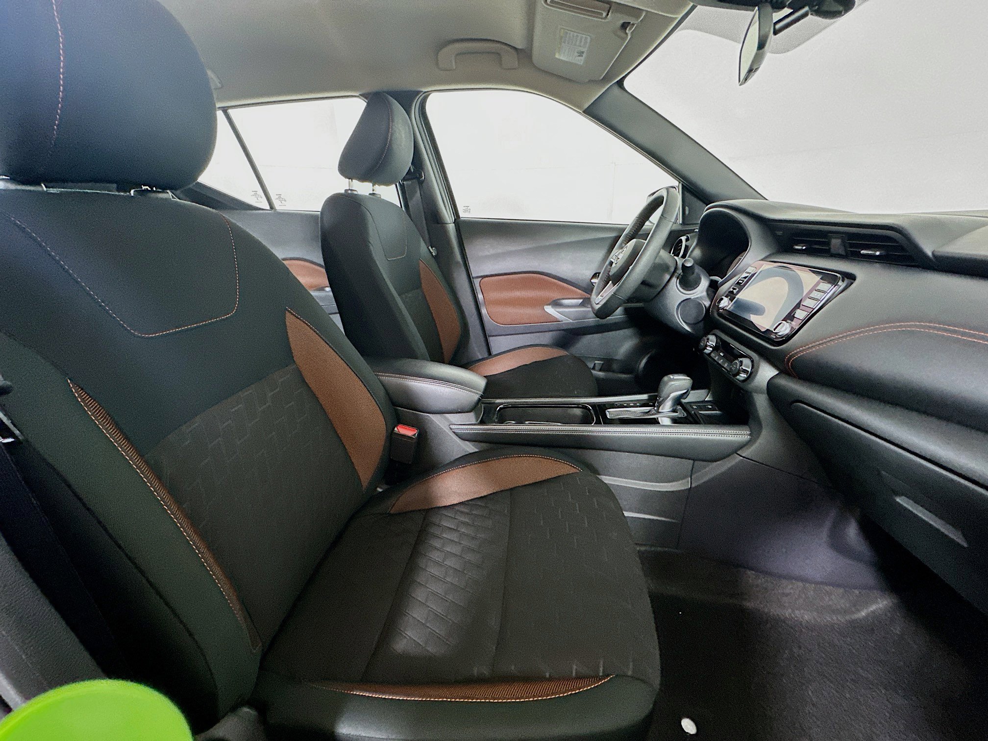 Used 2024 Nissan Kicks SR image 28