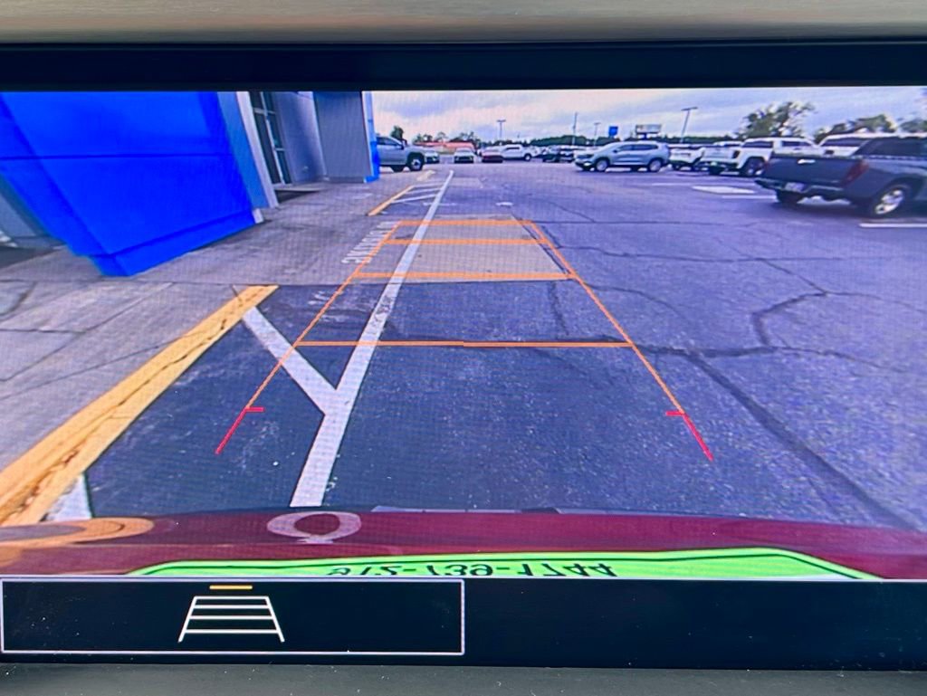 Used 2022 GMC Acadia SLE image 7