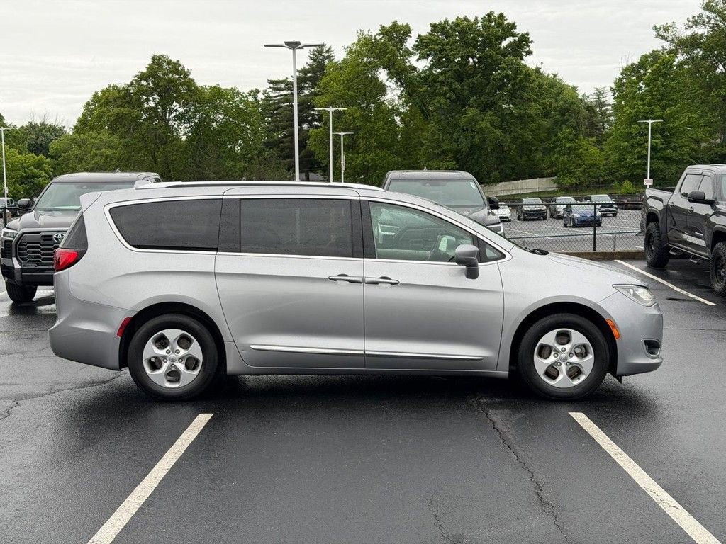 Used 2017 Chrysler Pacifica Touring-L Plus FWD video 2