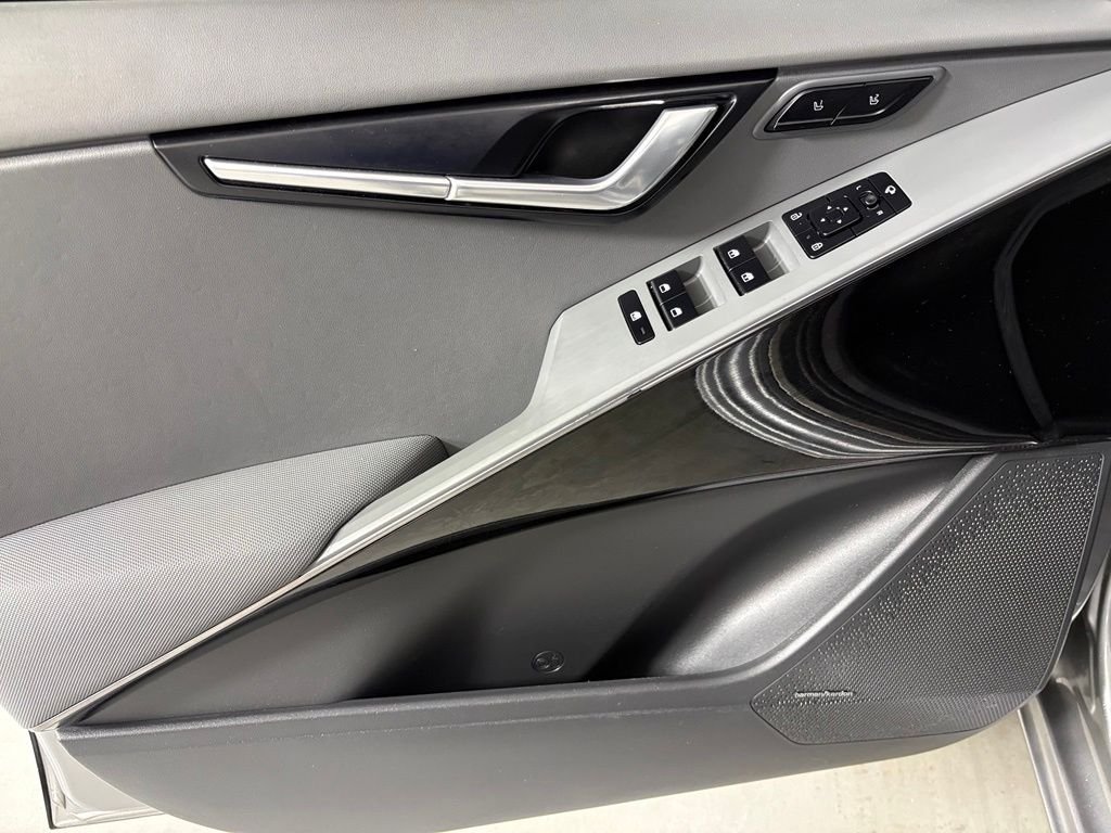 Used 2023 Kia Niro SX Touring FWD image 13