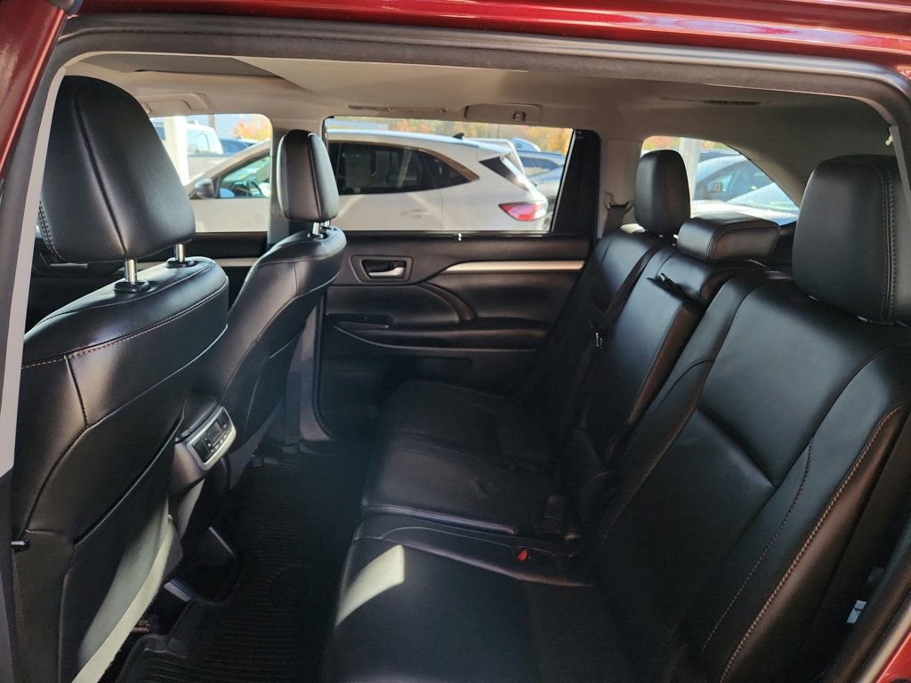 Used 2018 Toyota Highlander XLE image 21