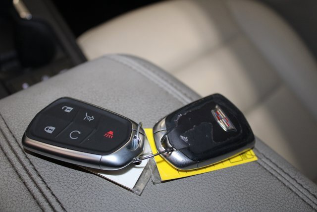 Certified 2022 Cadillac XT4 Luxury w/ Cold Weather Package image 16