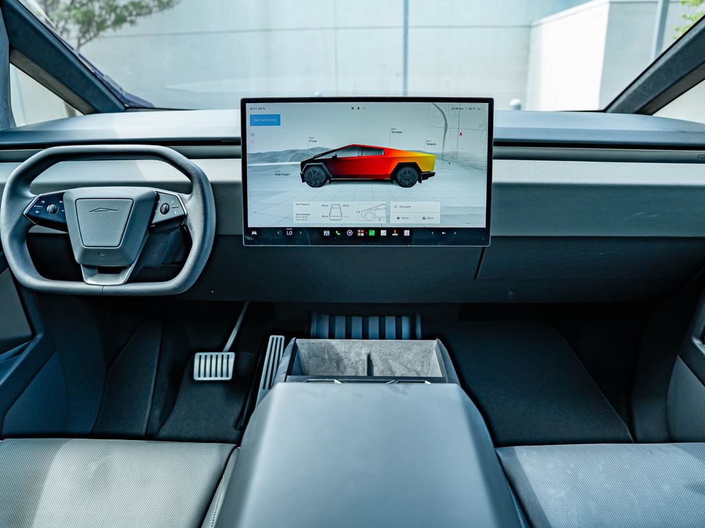 Used 2024 Tesla Cybertruck AWD Crew Cab image 26