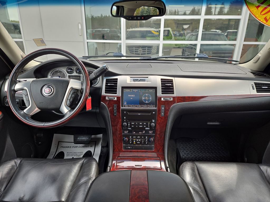 Used 2010 Cadillac Escalade AWD image 19
