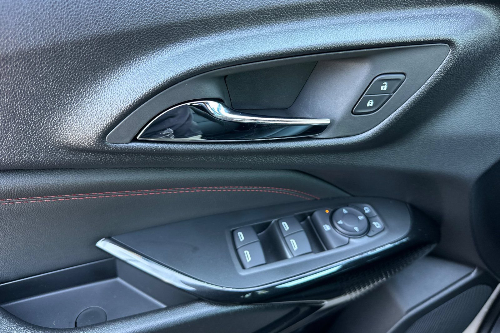 New 2026 Chevrolet Trax LT w/ LT Convenience Package FWD image 11