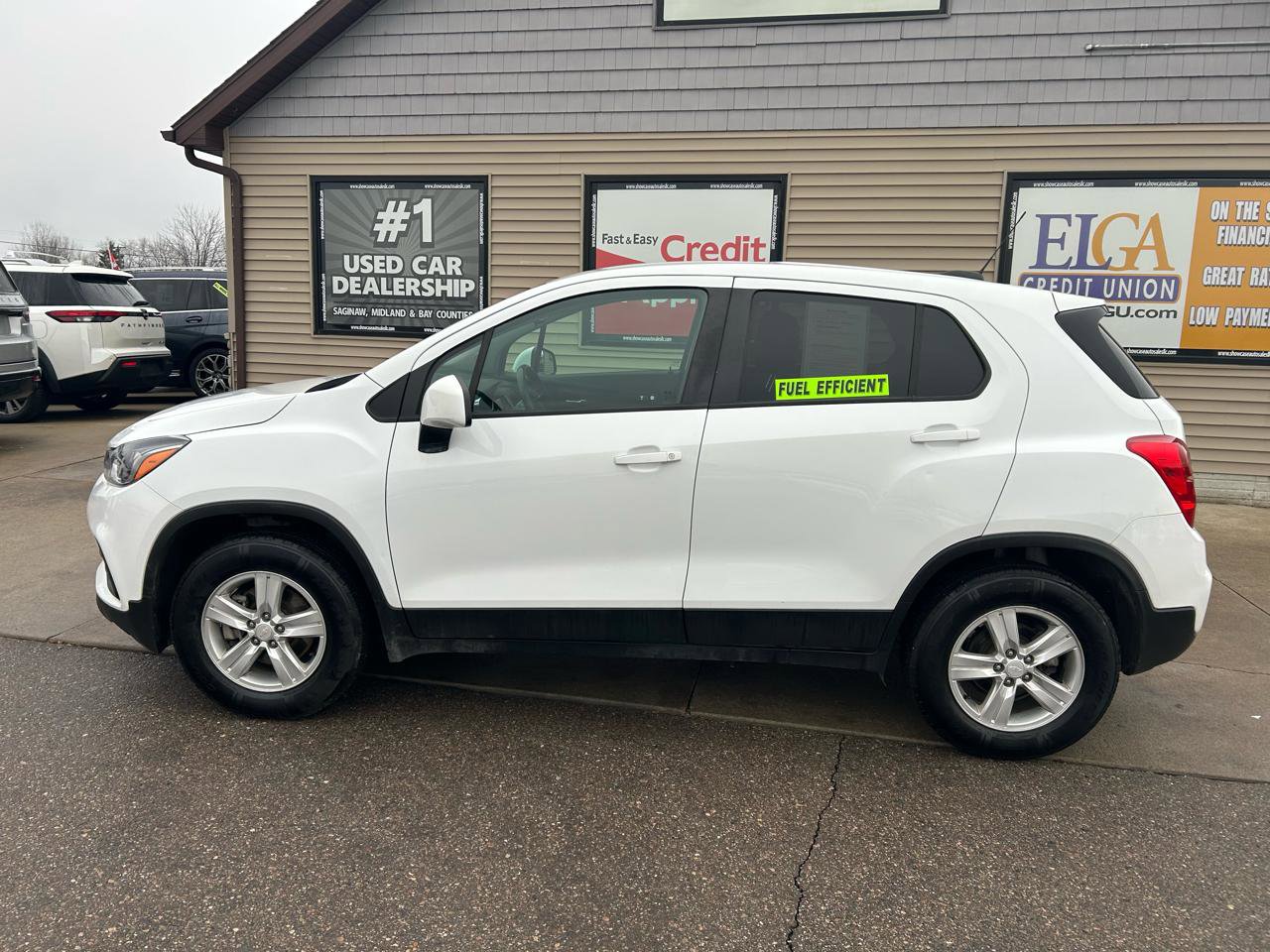 Used 2022 Chevrolet Trax LS w/ Tint and Cruise Package AWD/4WD image 8
