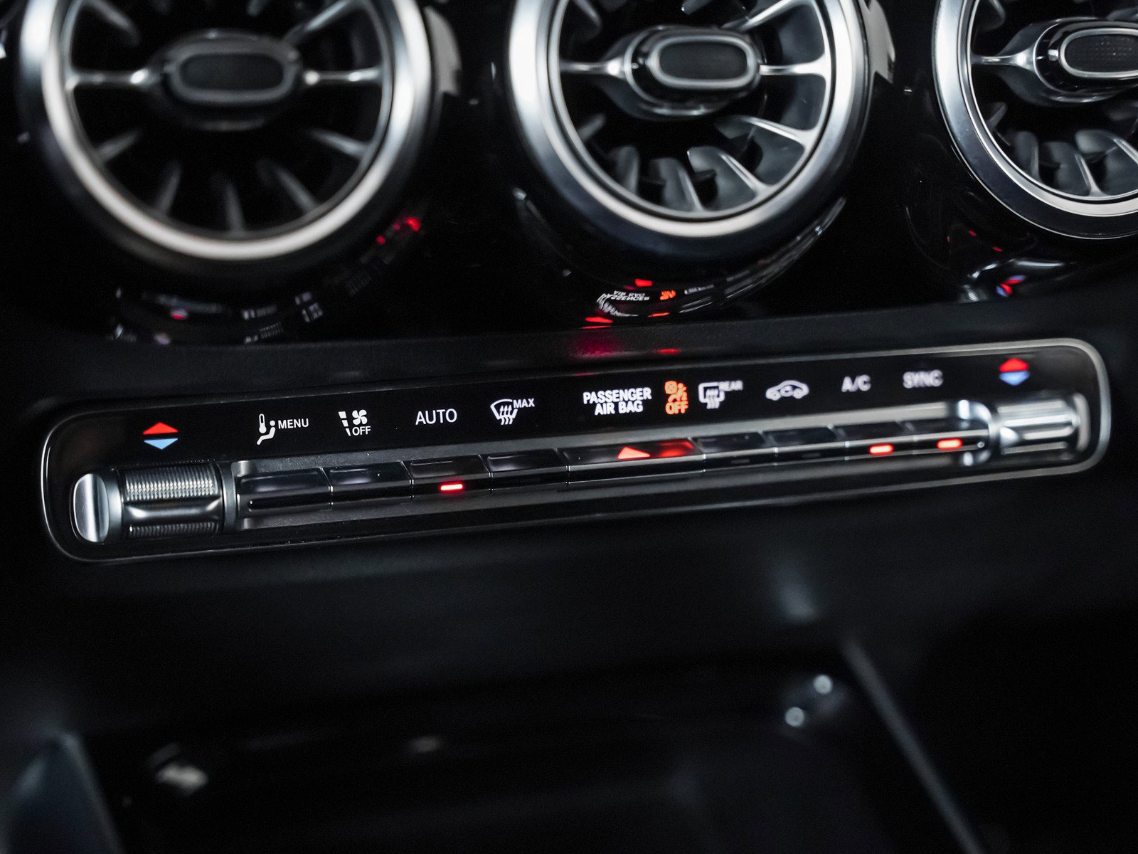 Certified 2023 Mercedes-Benz GLA 250 w/ Premium Package image 20