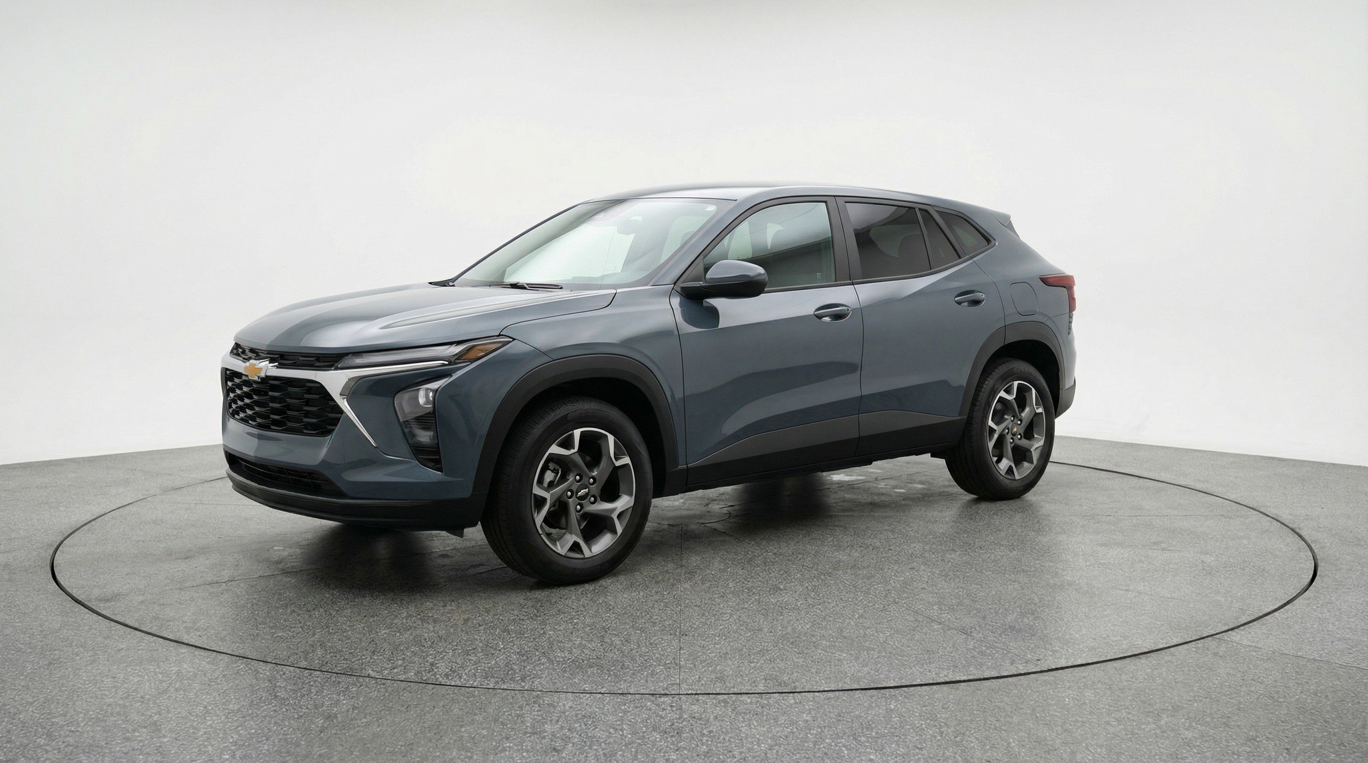 Used 2025 Chevrolet Trax LT FWD image 3