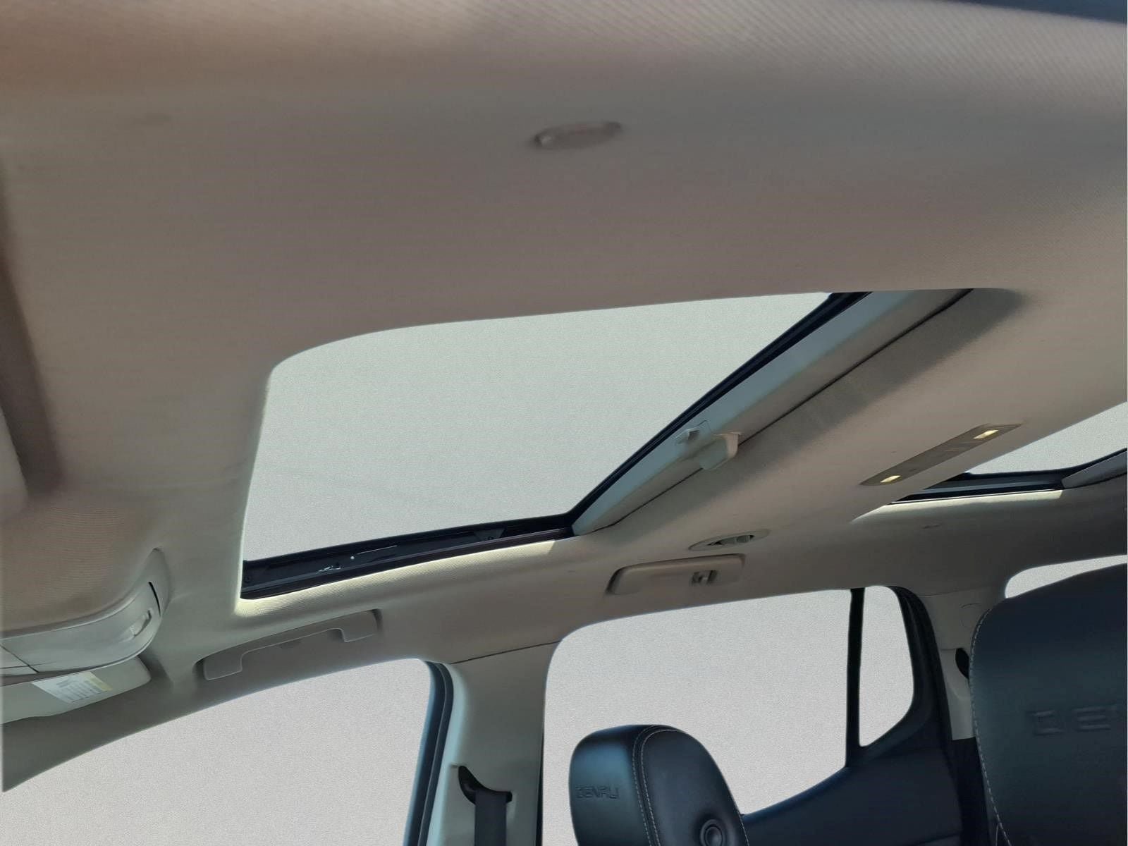 Used 2019 GMC Acadia Denali w/ Technology Package FWD image 19