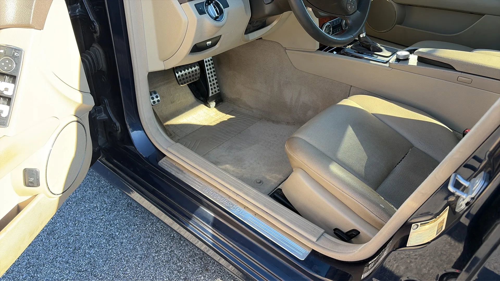 Used 2011 Mercedes-Benz C 300 4MATIC Sedan image 18