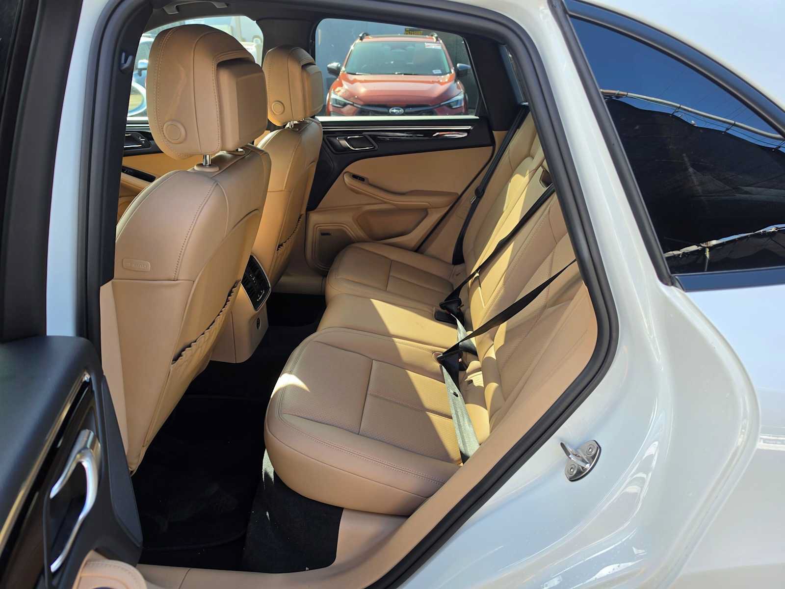 Used 2026 Porsche Macan AWD/4WD image 16