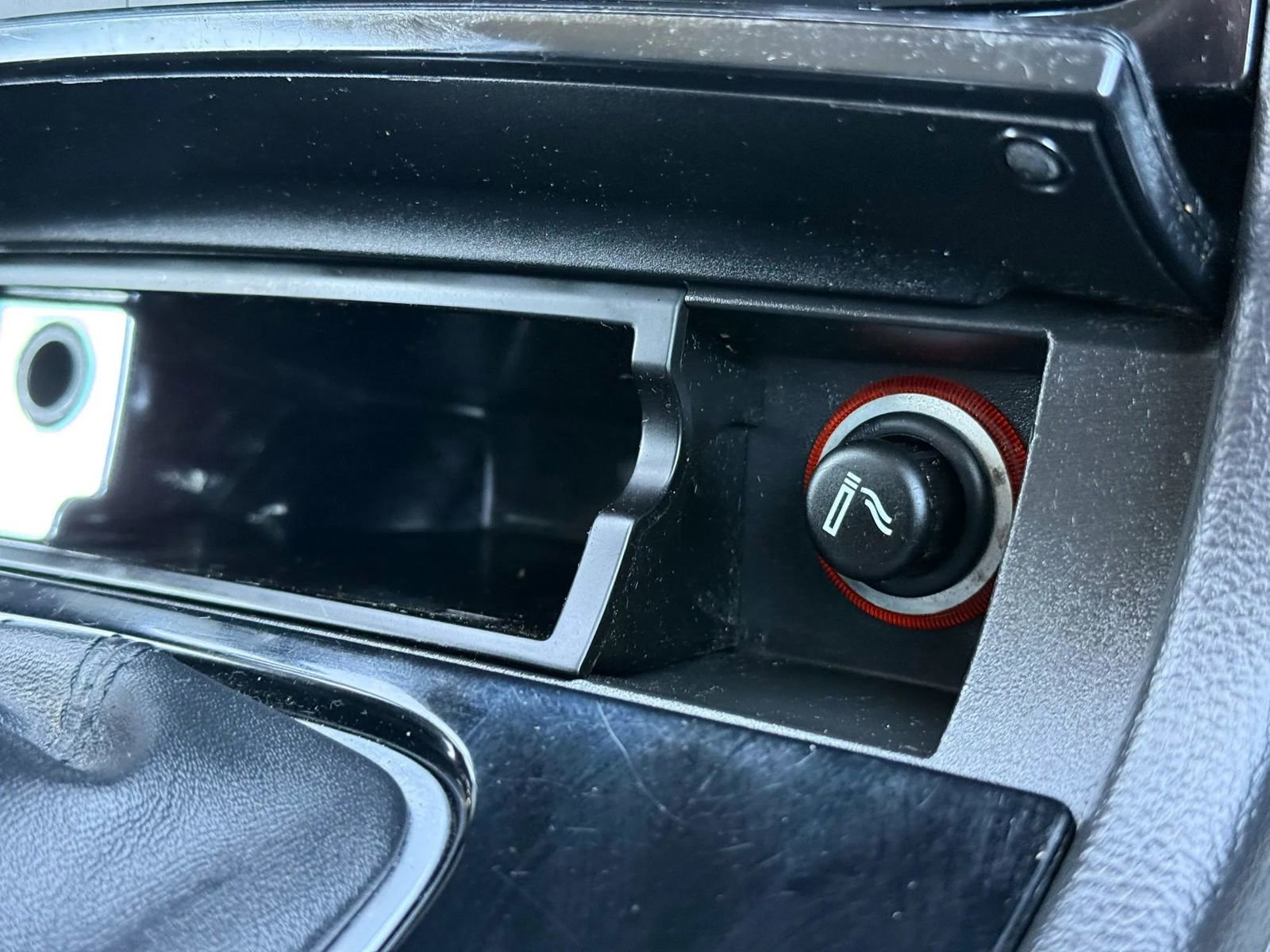 Used 2012 Volkswagen Touareg Sport image 34