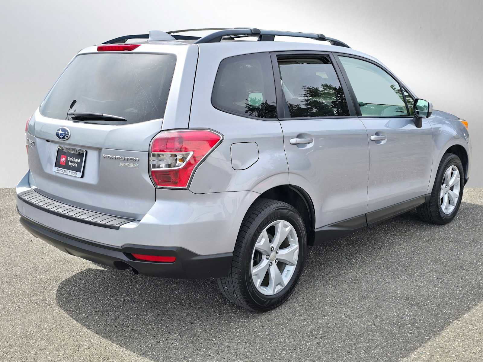 Used 2016 Subaru Forester 2.5i Premium w/ All-Weather Package AWD/4WD image 3