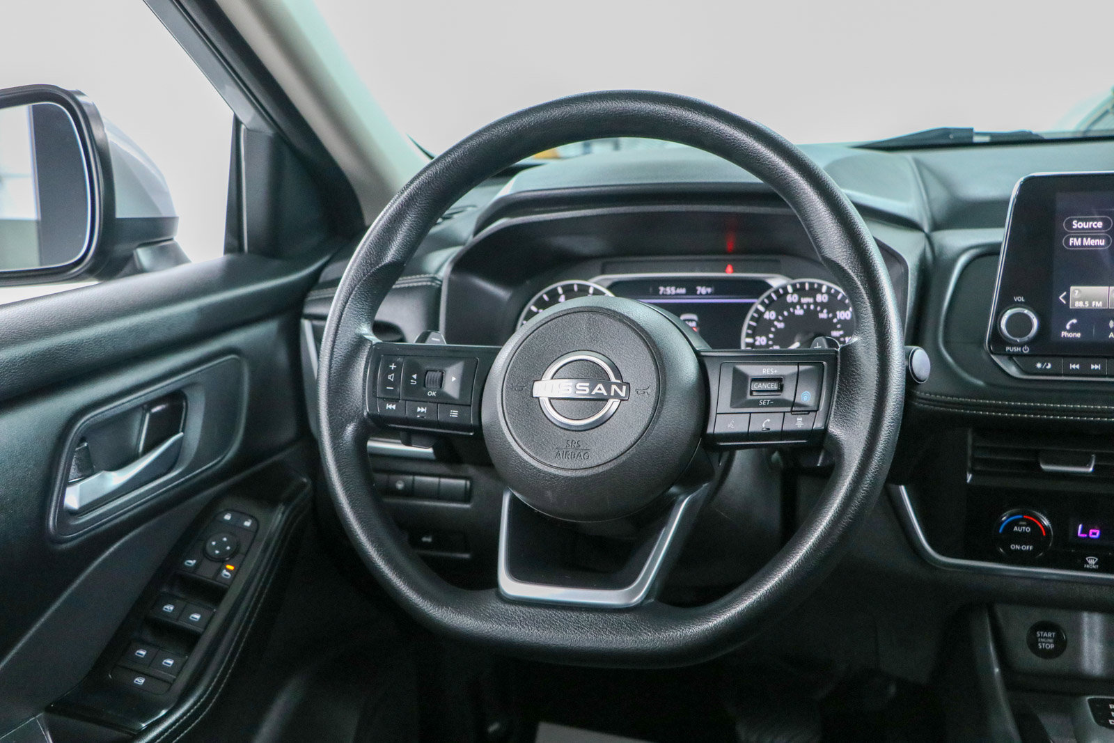 Used 2024 Nissan Rogue SV FWD image 12
