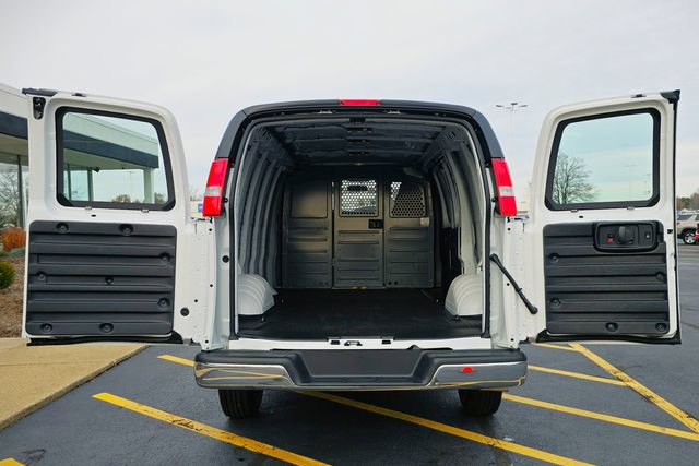 New 2025 GMC Savana 2500 w/ Chrome Appearance Package RWD image 8