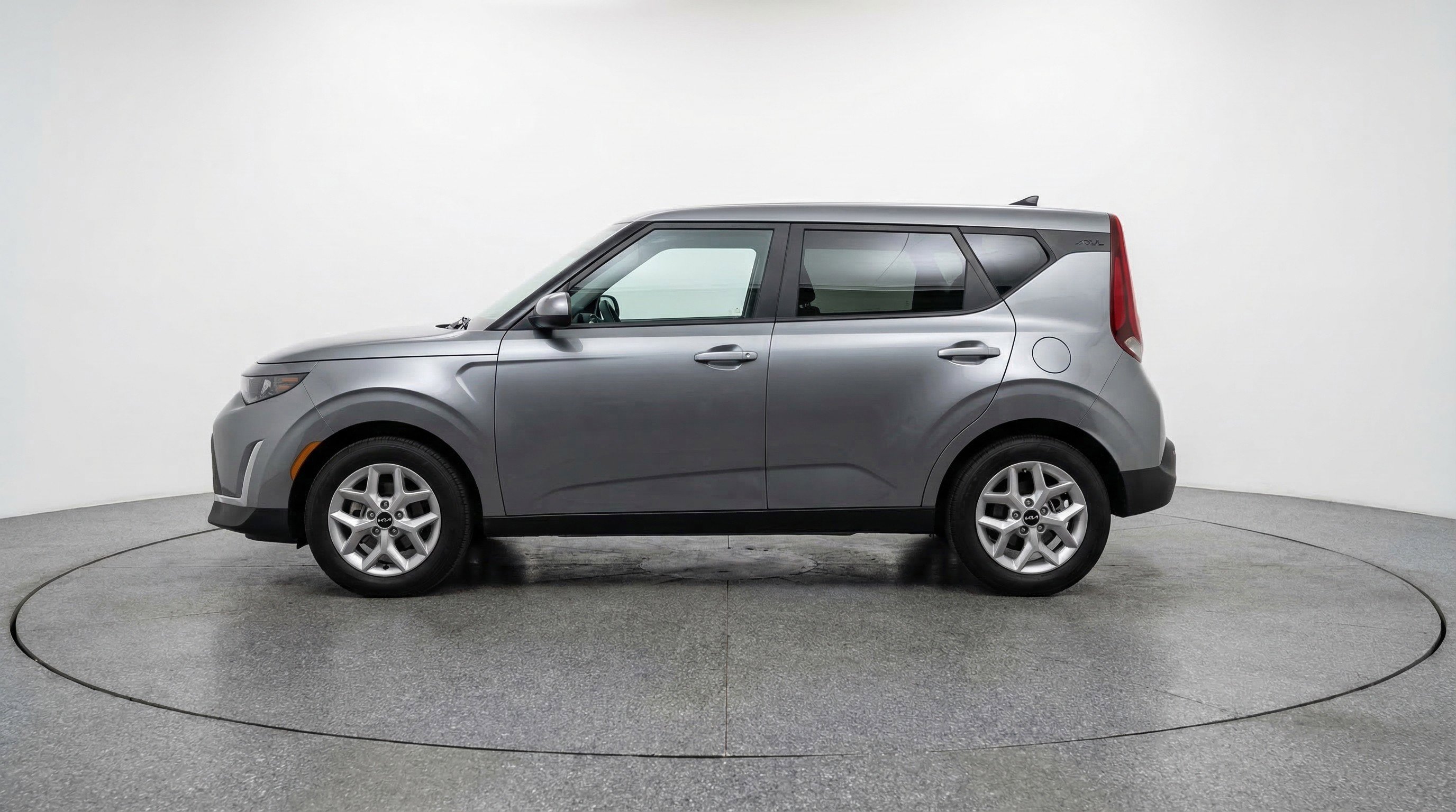Used 2025 Kia Soul LX w/ LX Technology Package FWD image 5