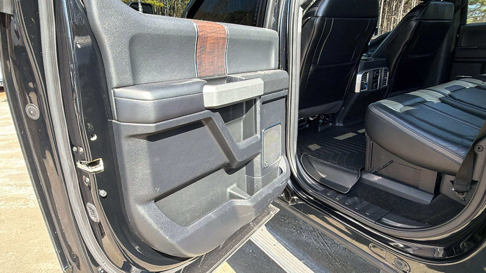 Used 2017 Ford F250 Platinum w/ Platinum Ultimate Package image 21