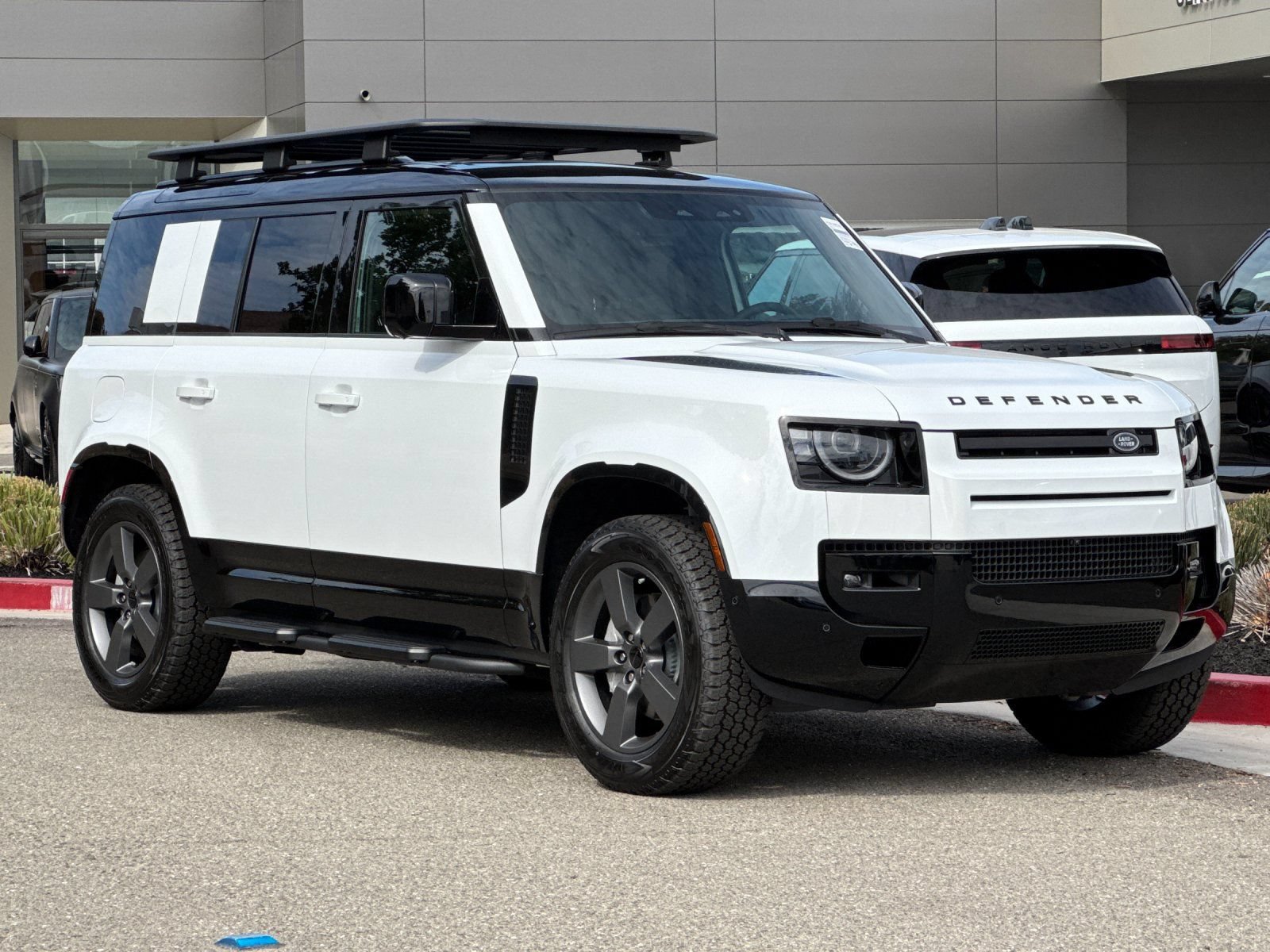 New 2026 Land Rover Defender 110 X-Dynamic SE AWD/4WD image 8