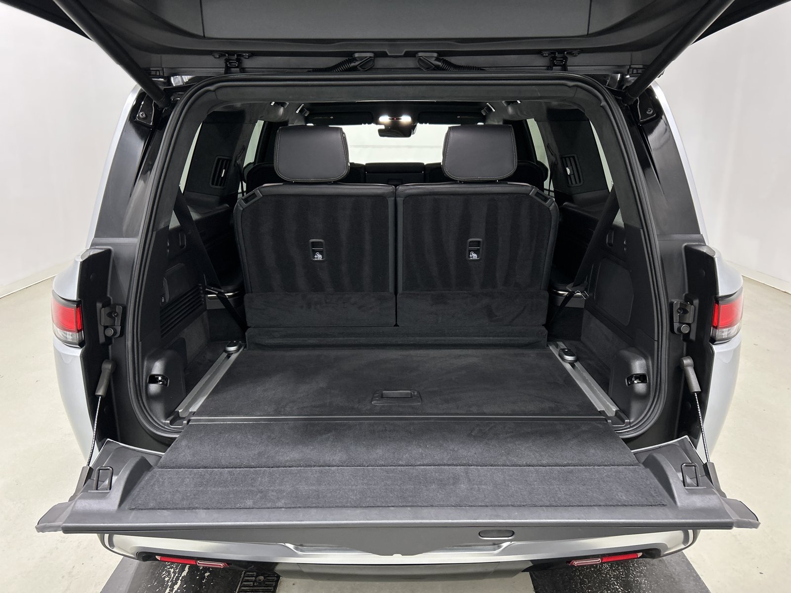 Used 2024 Rivian R1S Adventure AWD/4WD image 15