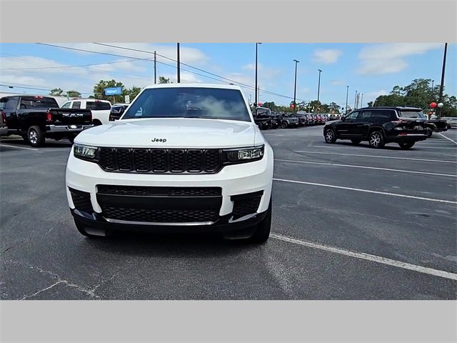 New 2025 Jeep Grand Cherokee L Altitude image 18