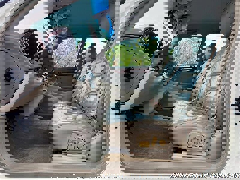 Used 2001 Cadillac De Ville w/ Comfort/Convenience Pkg image 18