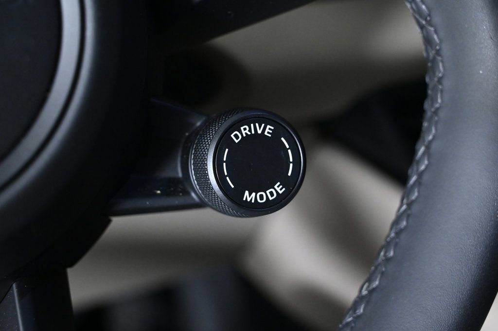 Certified 2025 Porsche Macan Electric image 23