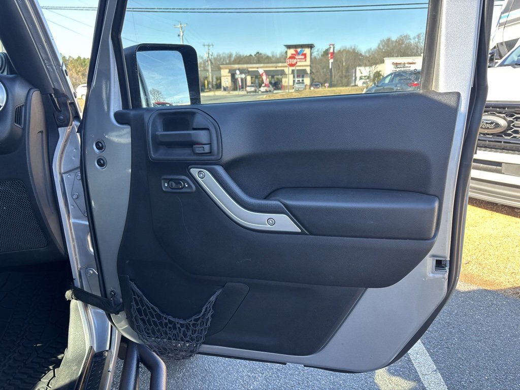 Used 2014 Jeep Wrangler Unlimited Sahara w/ Connectivity Group image 25
