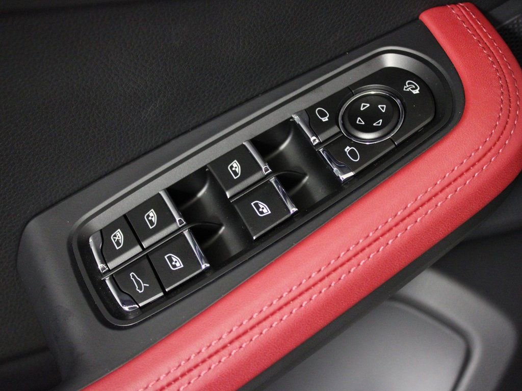 Certified 2026 Porsche Macan Turbo AWD/4WD image 15
