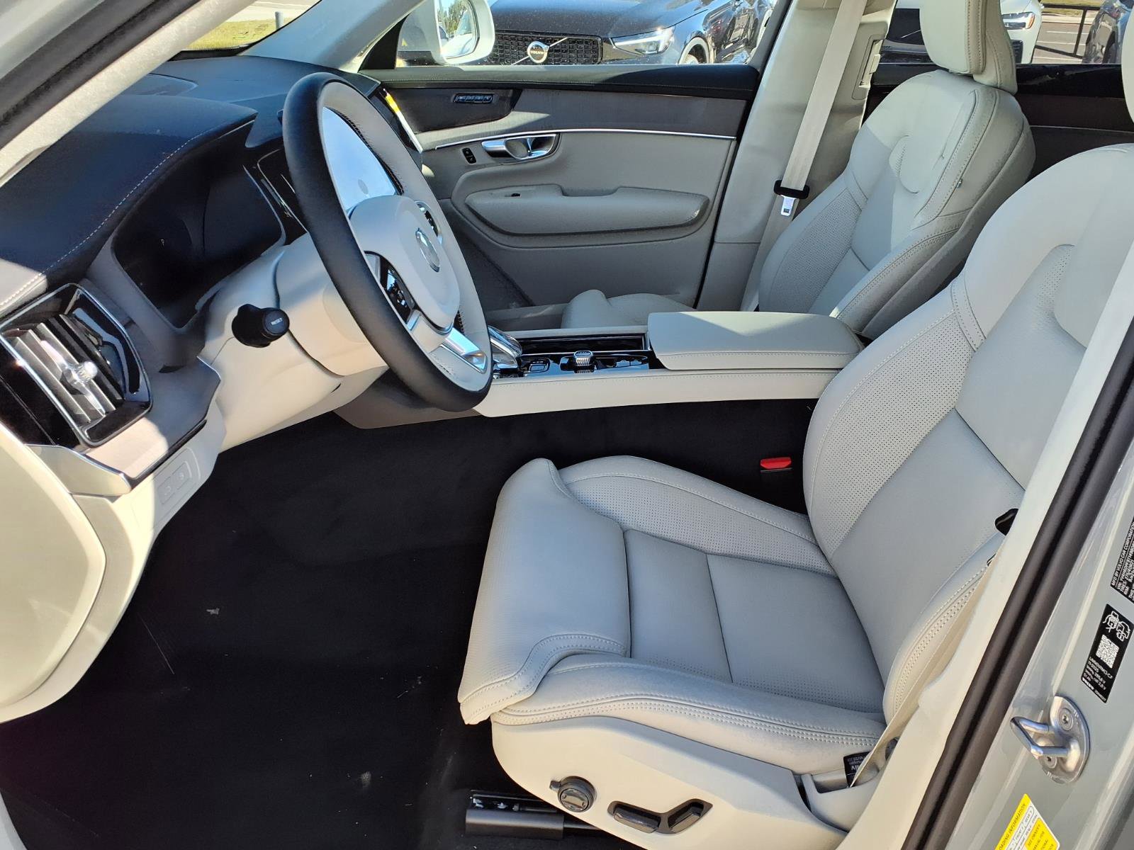 New 2026 Volvo XC90 T8 Ultra w/ Lounge Package image 13