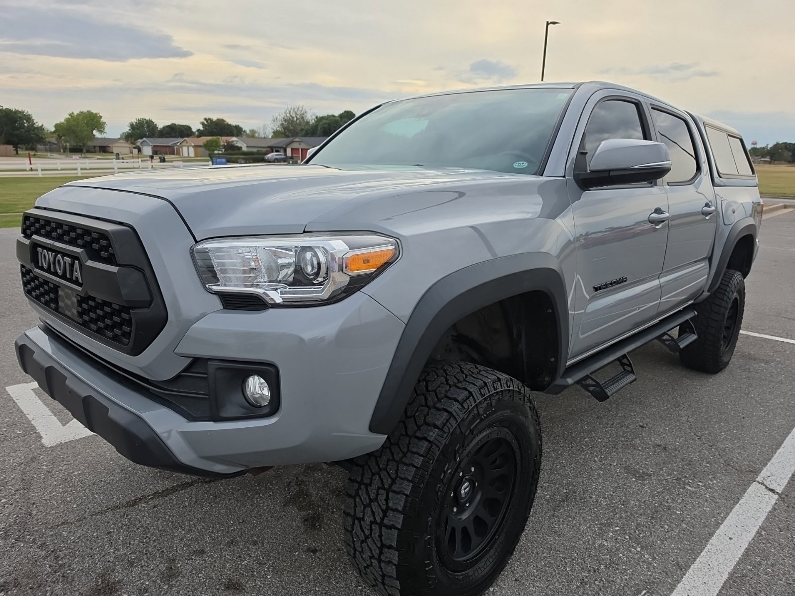 Used 2018 Toyota Tacoma TRD Off-Road AWD/4WD image 3