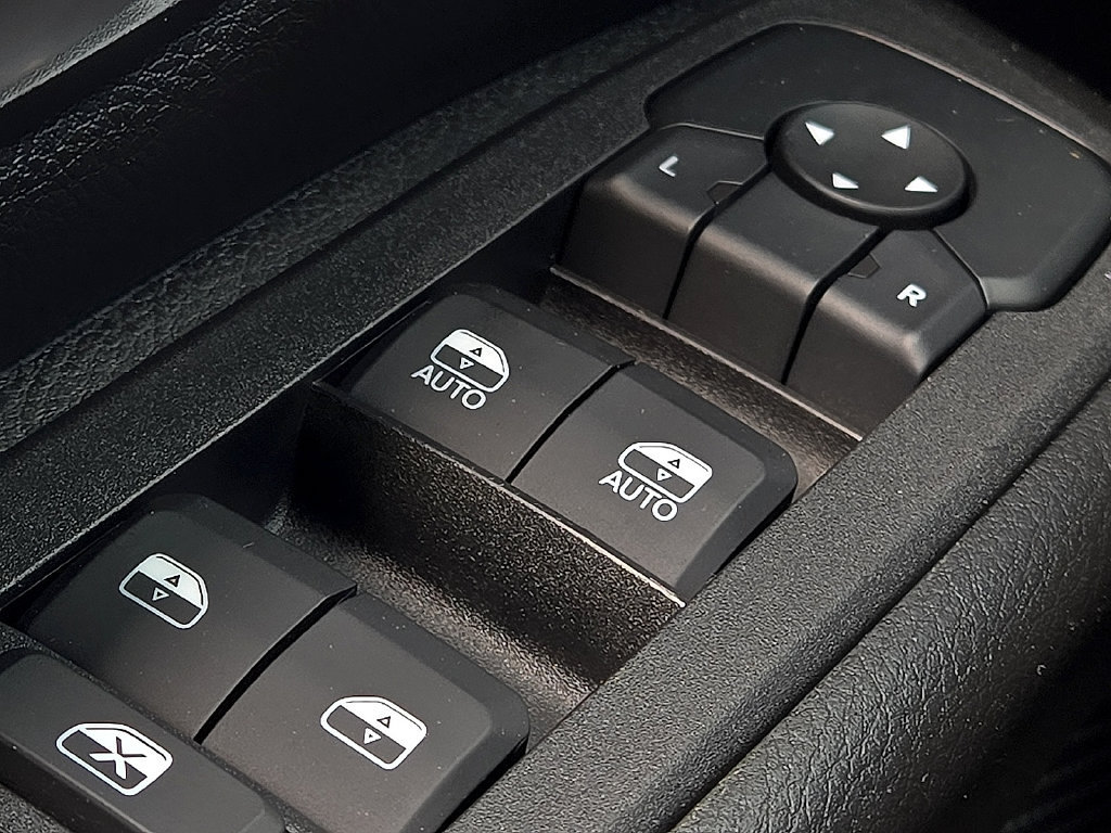 Used 2025 RAM 1500 Warlock AWD/4WD image 17